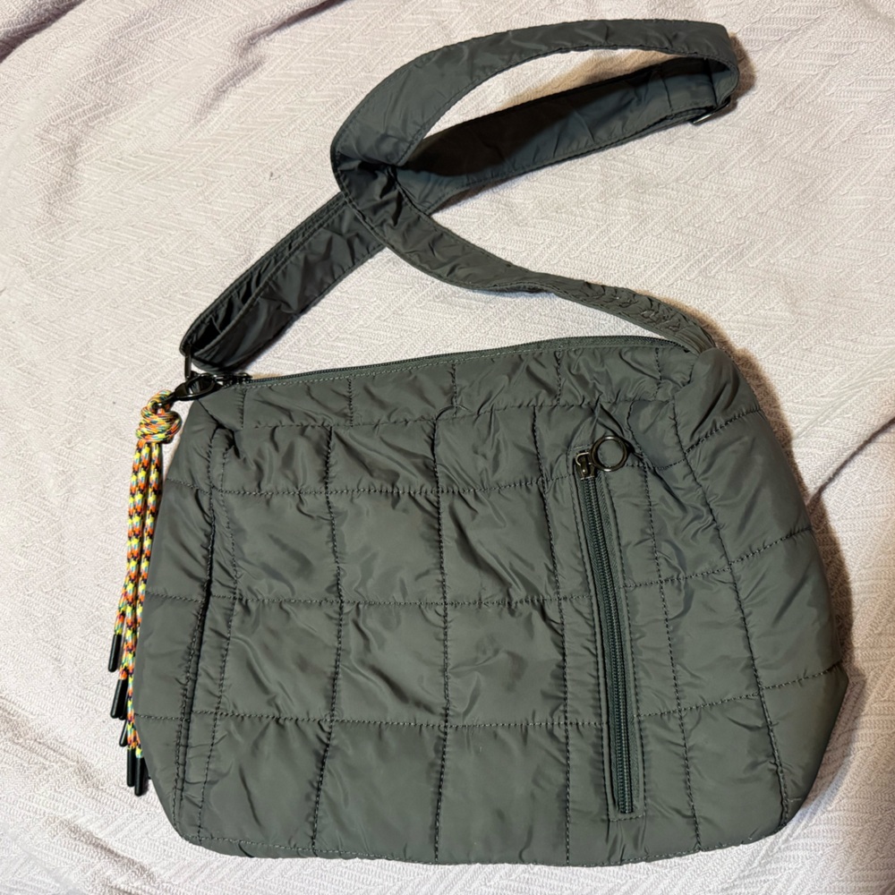 Rad Rev Cloud Messenger in Gray